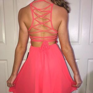 *NEW W/ TAGS*Lulu’s coral pink lace-up dress!